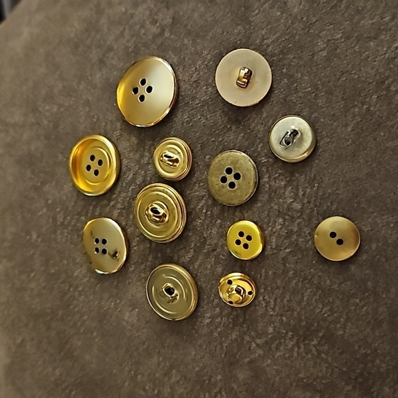 Vintage Metal and Acrylic Goldtone Buttons - Picture 5 of 5